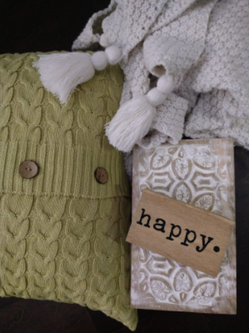 THROW PILLOW IN Lush green color