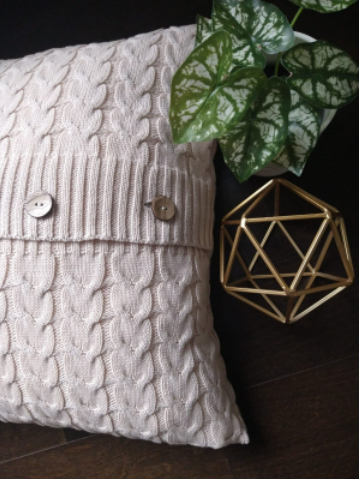 Natural Button Knit Throw PilloW
