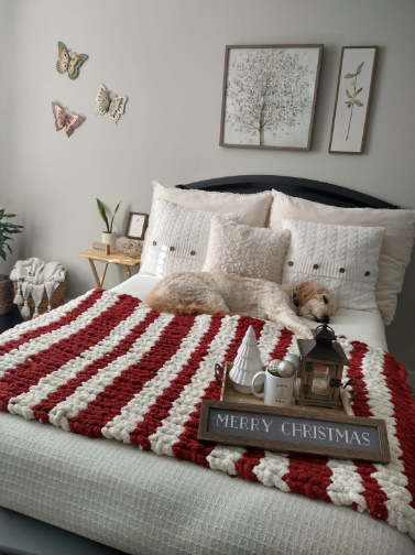 CANDY CANE RED AND WHITE CHUNKY BLANKET